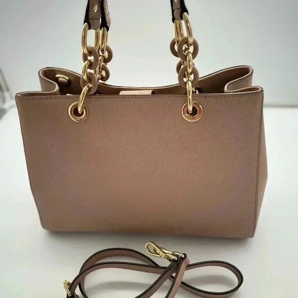 Like New Condition Michael Kors - Picture 9 of 13
